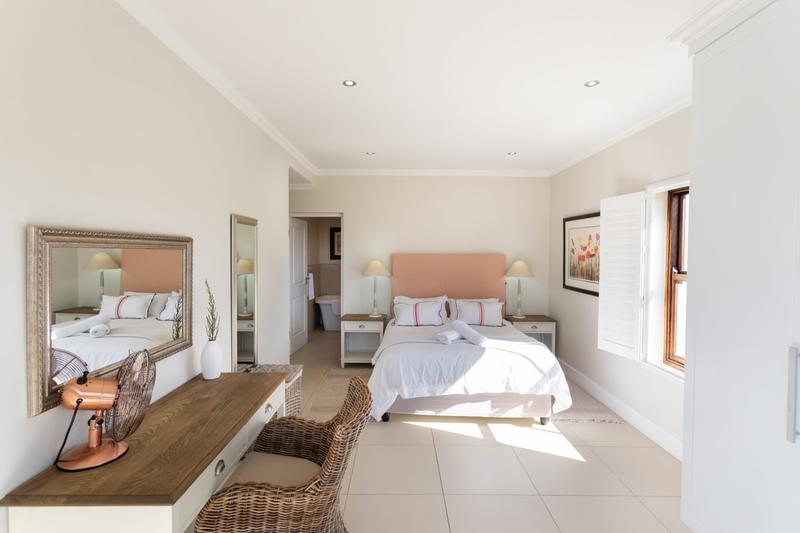 4 Bedroom Property for Sale in Baron View Western Cape